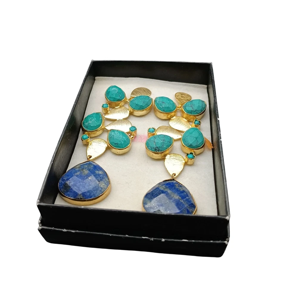 Pendientes llamativos marca Avon chapados en oro con detalles de piedras preciosas turquesas y azules Foto 3 de 3