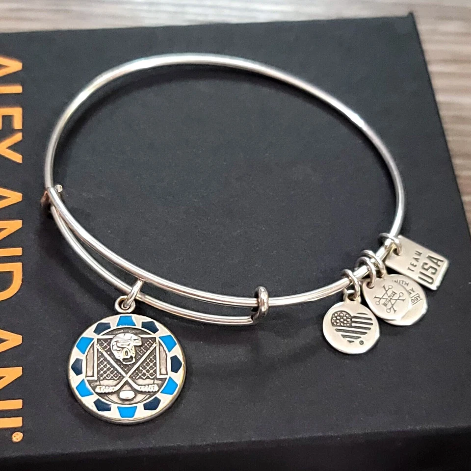 Pulsera con dije de hockey sobre hielo Alex and Ani Foto 2 de 4