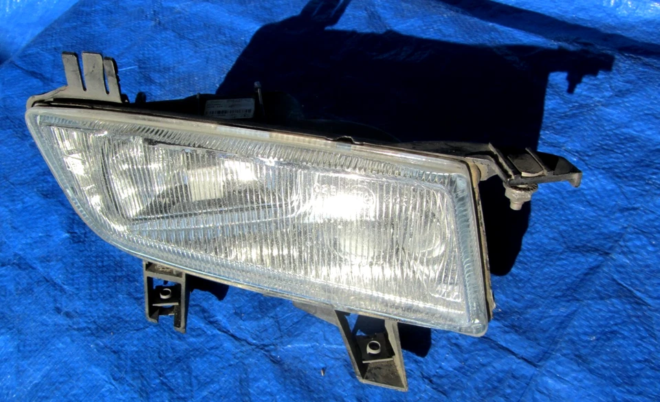 Lámpara antiniebla lateral derecha 99-01 Saab 9-5 OEM Aero SE Valeo sin lámpara de esquina Foto 3 de 4