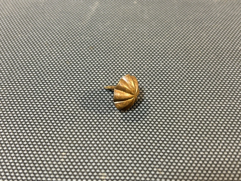 Lot de 190 anciens clous tapissier bronze rosace pour fauteuil bergère voltaire - Photo 2/4