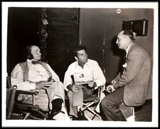 1949 DIRECTOR RICHARD THORPE + WALLACE BEERY + RICHARD CONTE ON SET Photo 732