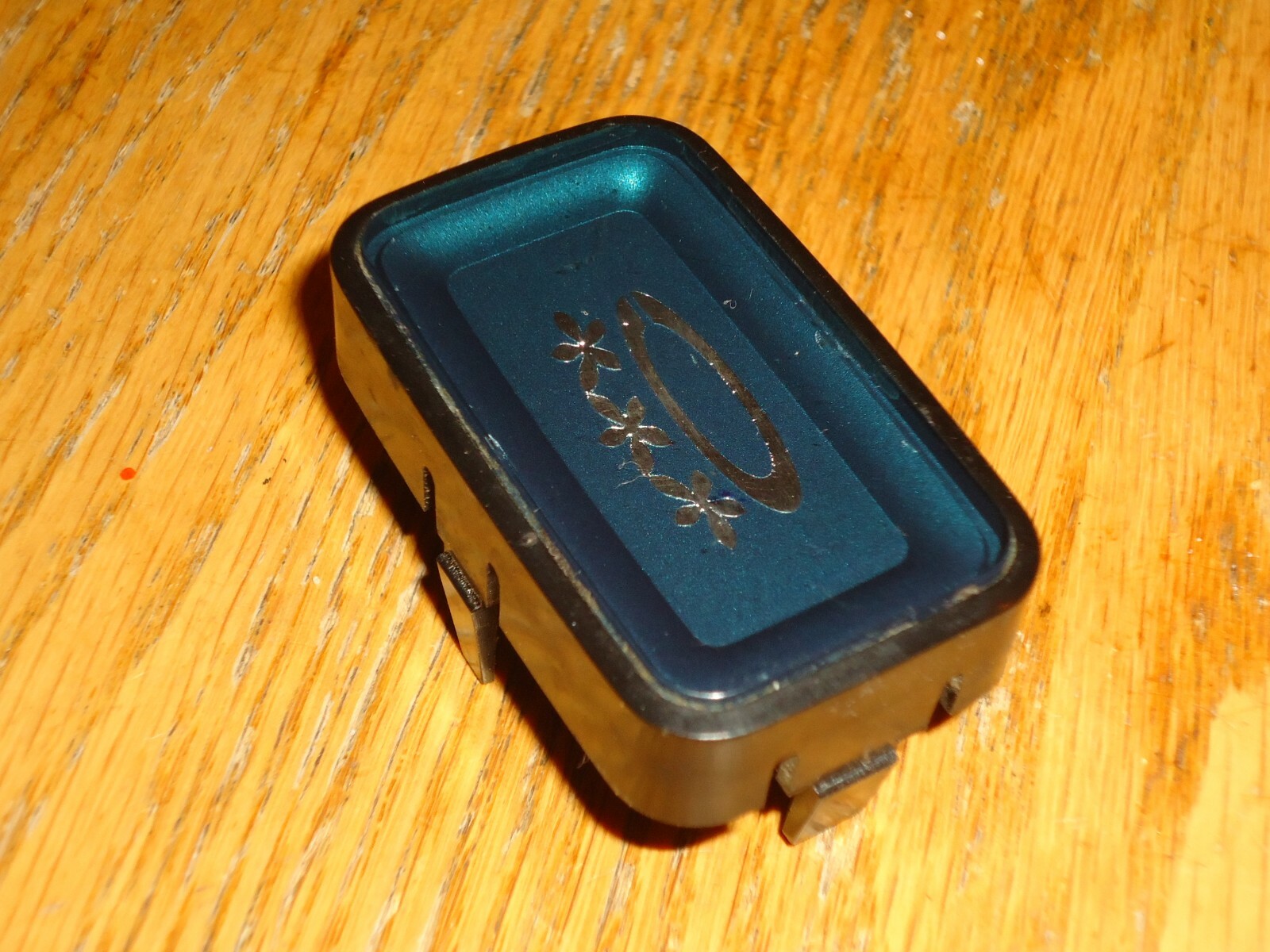 7579 Toyota Corolla Steering Wheel Emblem Button TE31 TE37 TE51 KE30