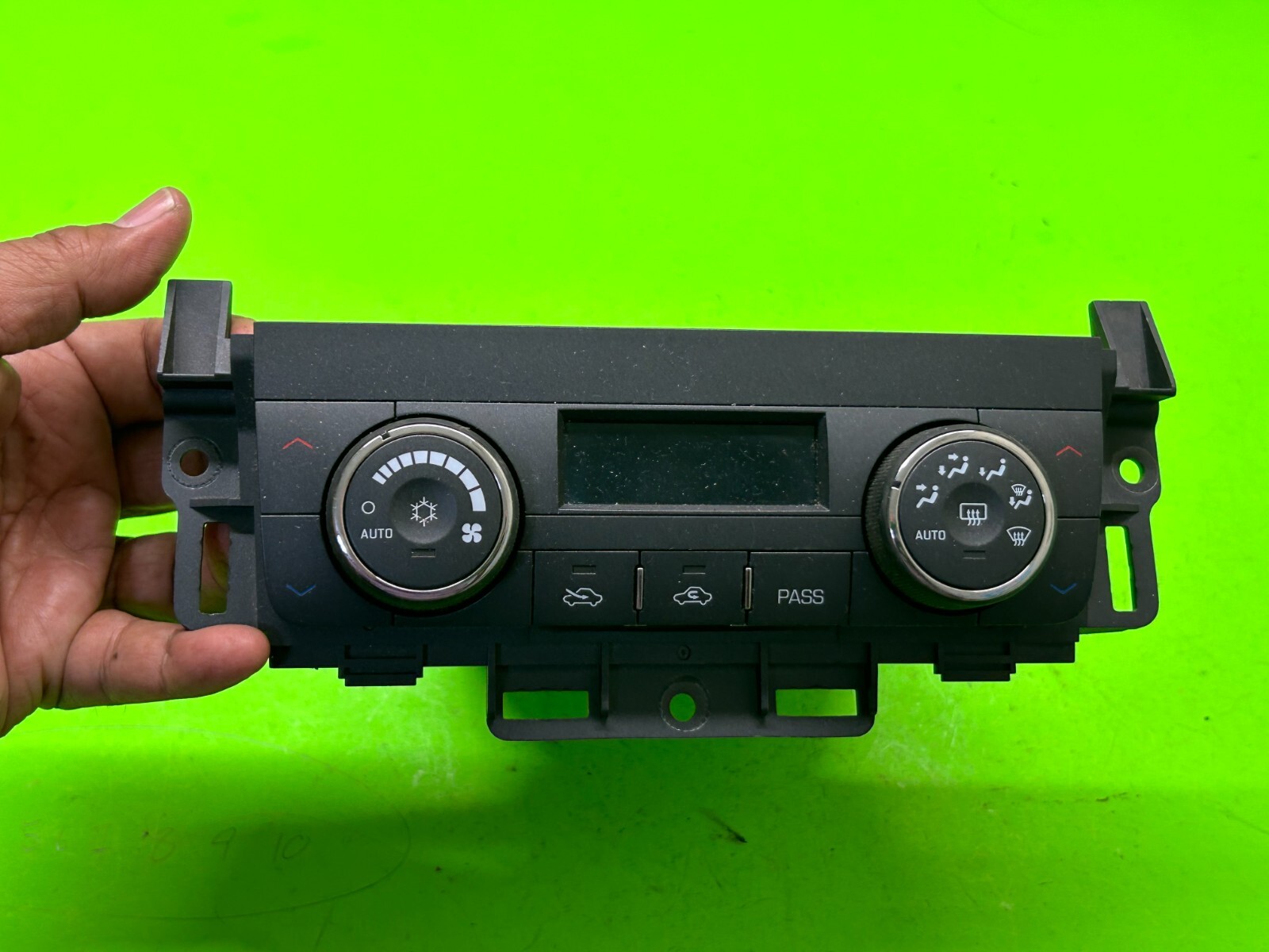 20062011 BUICK LUCERNE AC HEATER CLIMATE CONTROL TEMPERATURE UNIT OEM 15861055 eBay