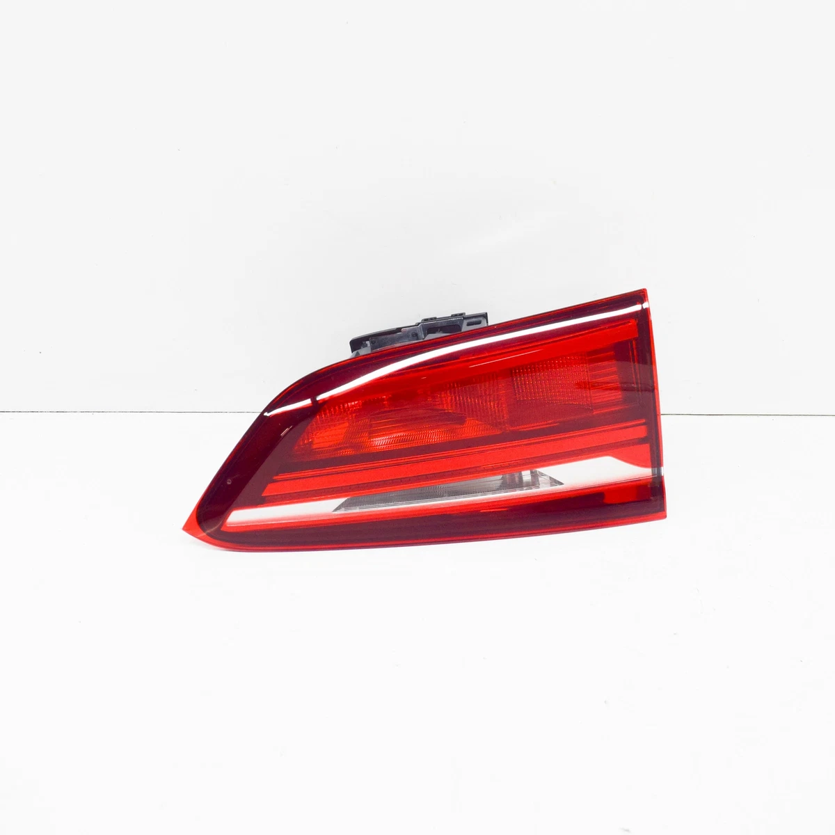 NEW BMW X1 F48 REAR LIGHT IN TRUNK LID LEFT 63217350695 16-20  