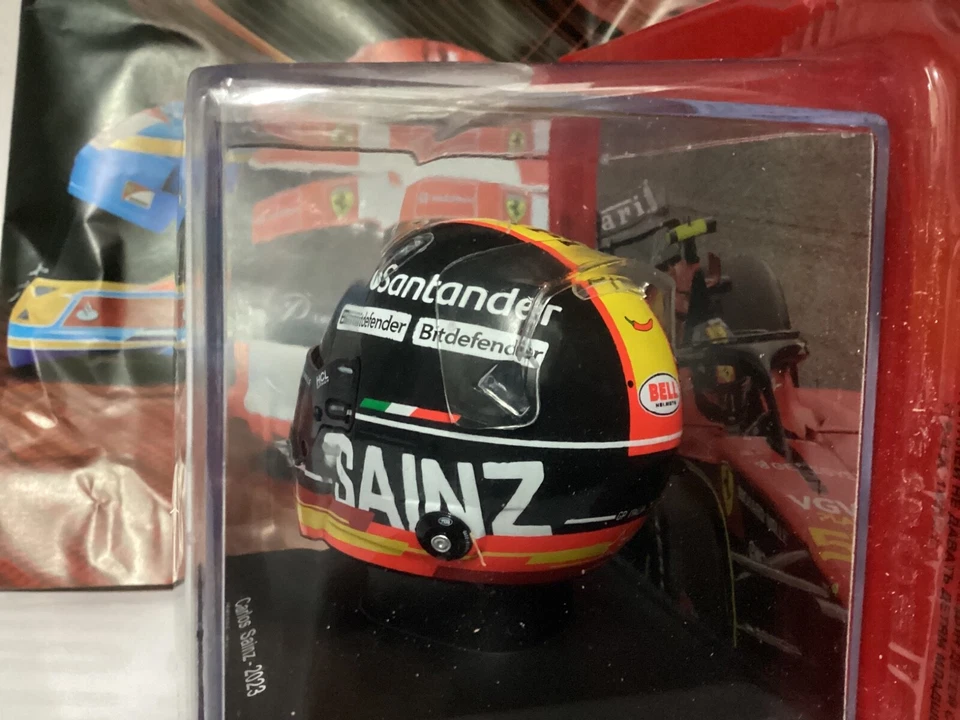 Caschi piloti  Ferrari CARLOS SAINZ 2023 GP ITALIA  1:5, nuovo in teca - Immagine 3 di 4
