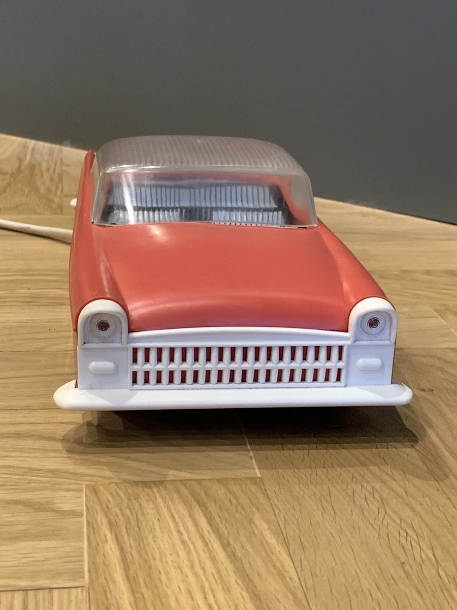 Gaz Tchaïka 13, une voiture de collection proposée par Christophe D
