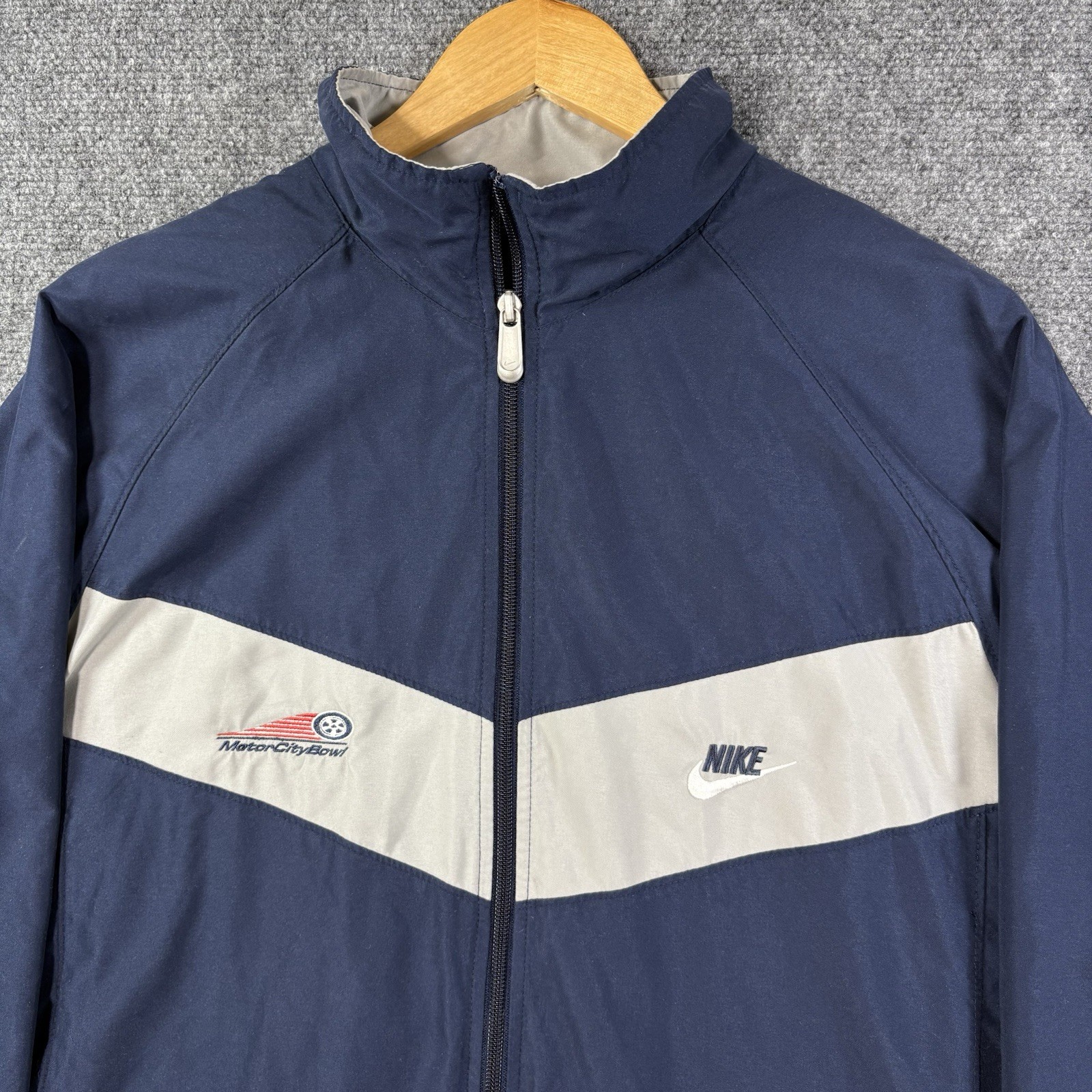 SACAI X NIKE Giacca vintage Nike Motor City Bowl full zip uomo 2XL blu grigio TOLEDO giocatore emesso