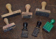 Konvolut Holzstempel + Datumstempel Optiker Zschopau