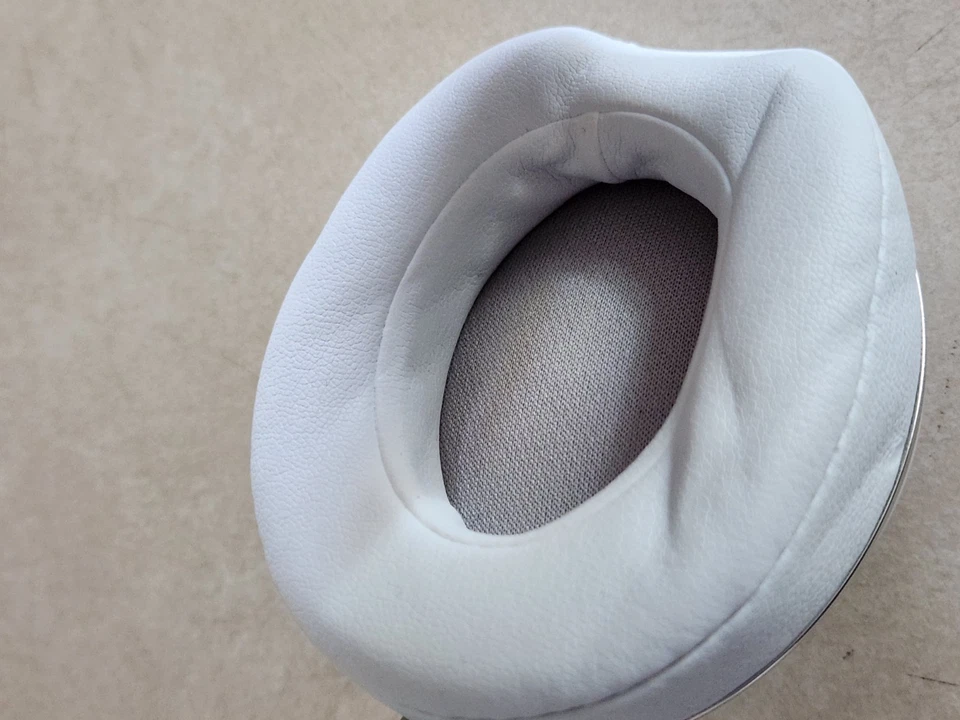 AURICULARES BEATS BY DR. DRE BLANCOS CON FUNDA Y CABLES BUEN ESTADO USADO FUNCIONANDO Foto 3 de 4