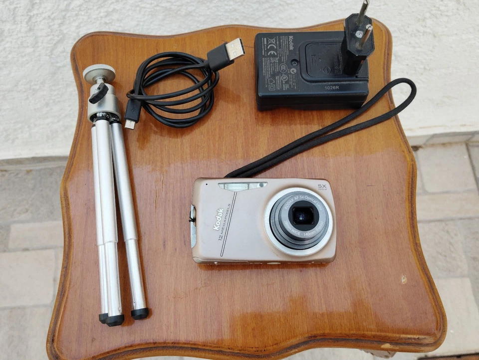 Kodak EasyShare M550 digital camera  12mp 8GB N/A for US - Image 3 of 4