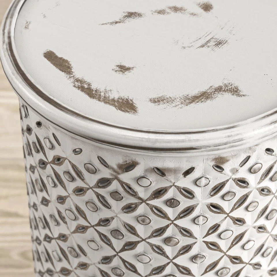 Mesa auxiliar de tambor global de madera dura envejecida Decker Foto 2 de 4