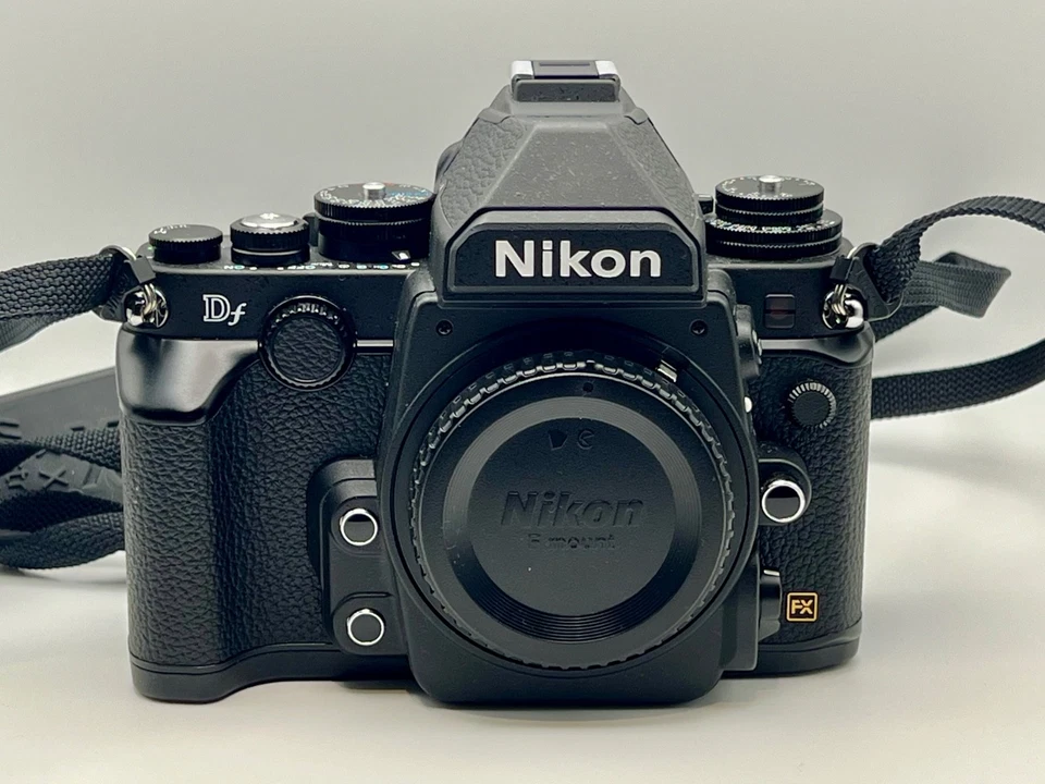 Nikon Df 16.2MP DSLR Body Only with Gariz Grip + Remote,  Low shutter ct  1131 - Image 3 of 4