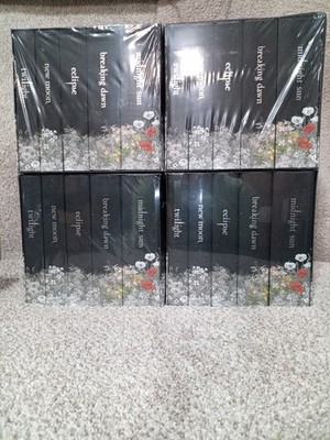 Twilight Saga Deluxe Hardcover Collection by Stephenie Meyer (2025, Hardcover)