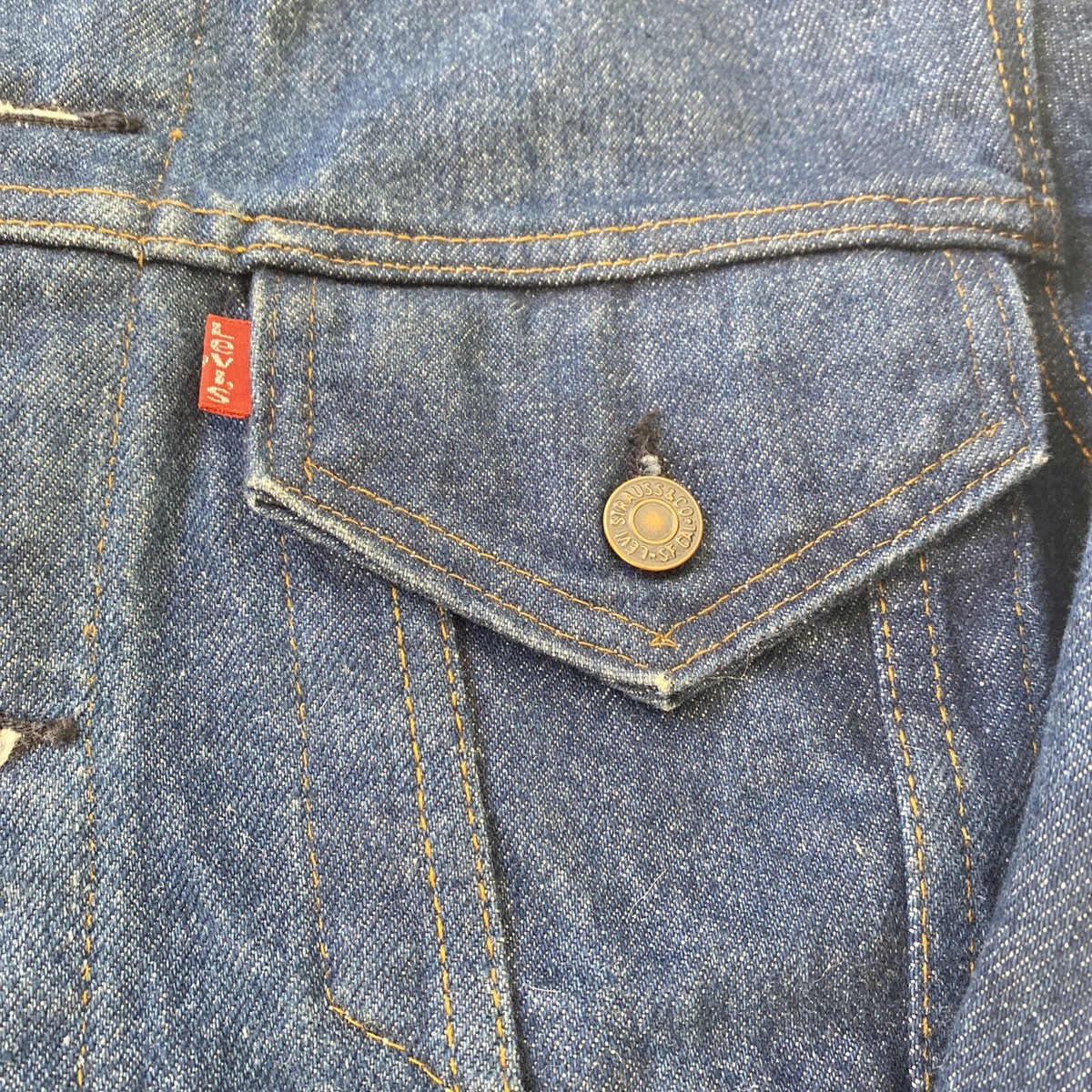 Vintage Levi's Denim Jacket Size 40 L Made In USA 71205 0217