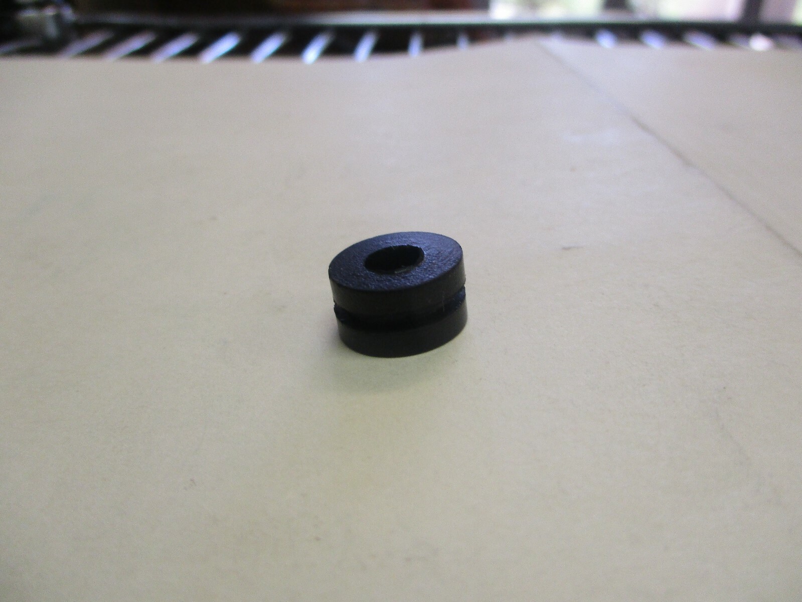 McMaster 9600K44 New, open box Pushin Grommet Wide 1/2", ID 1/4" (QTY