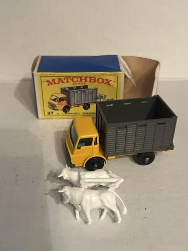Matchbox Lesney No. 37 Dodge Cattle Truck Model Kit Vintage, Made in England