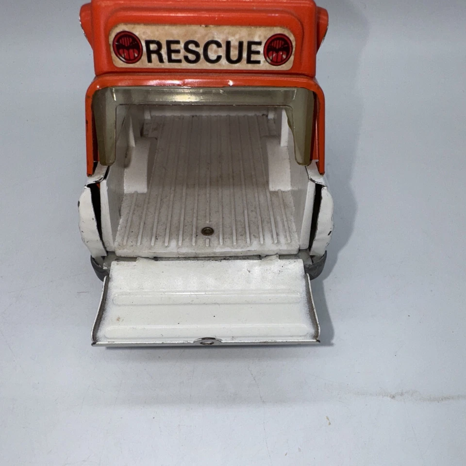 Ambulancia de rescate Tonka Jeep #53078 de colección Foto 3 de 4