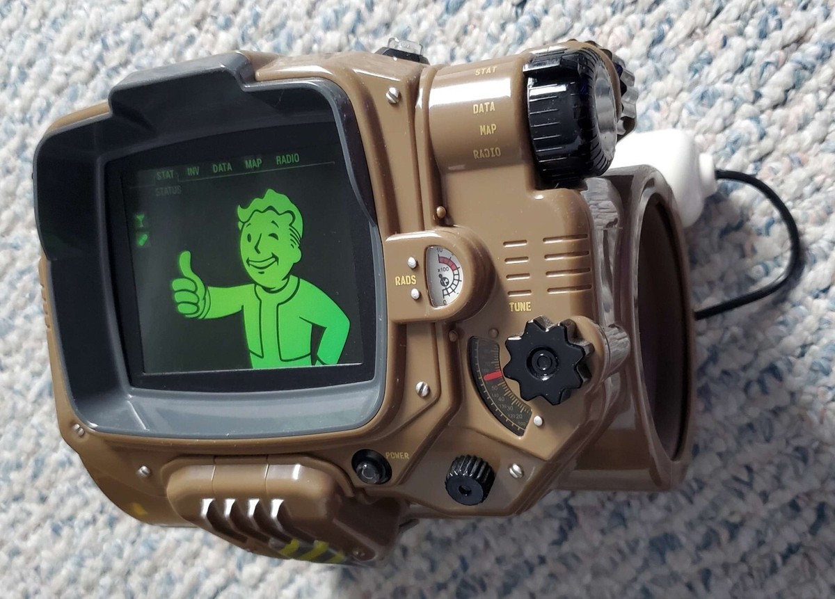 Fallout 4 Pip-Boy Model 3000 Mk IV Collector's Edition with Fallout 4 Pip-Boy Model 3000 Mk IV Collector's Edition with