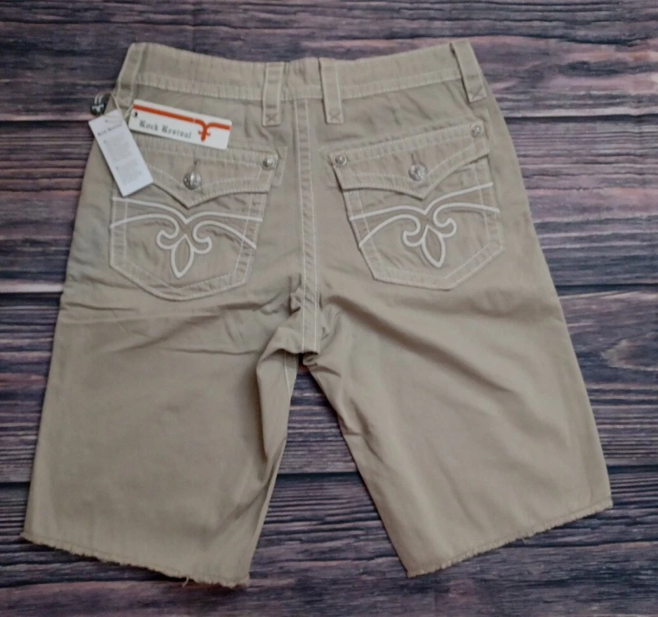 NEW W/TAGS, ROCK REVIVAL SZ 30 (32W) EMBROIDERED KHAKI SHORTS BUTTON FLAP PKTS 