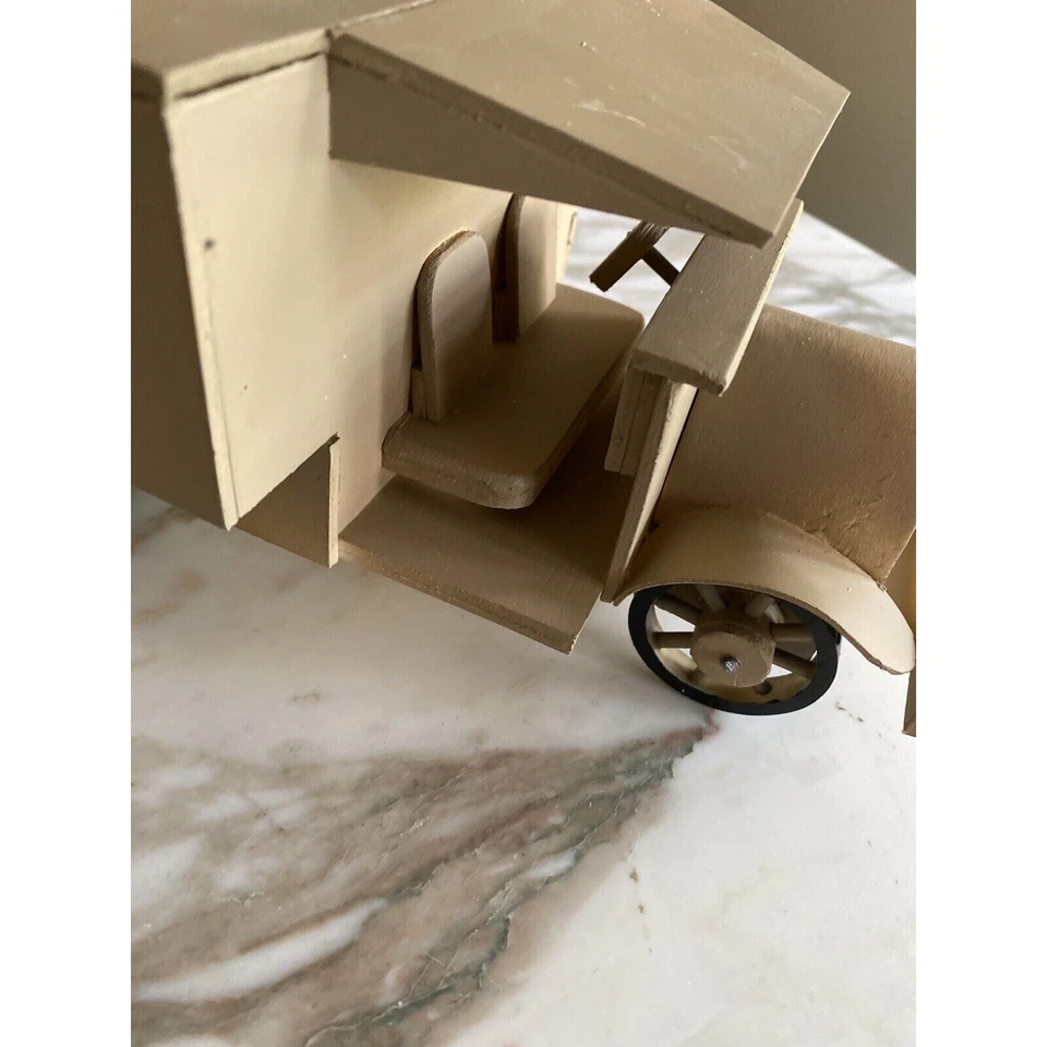 Juguete Jeep médico de madera militar modelo hecho a mano Foto 4 de 4