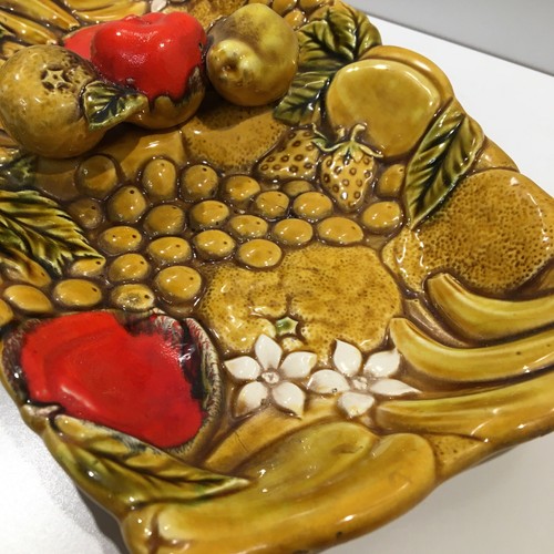 Vintage serving tray Detailed fruit design, Beautiful and Unique 12" wide - Picture 2 of 8