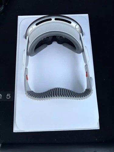 Apple Vision Pro 512 GB - EXCELLENT Condition with Original Box & Accessories