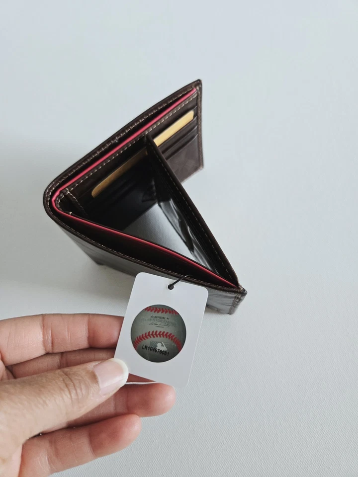 Cartera deportiva de béisbol marrón plegable de cuero FOSSIL PHILLIES MLB para hombre nueva con etiquetas Foto 2 de 4