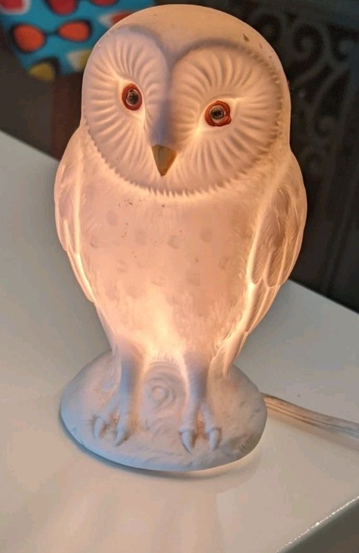 Vintage White Owl  lamp Ceramic Glows When Plugged In 5 Inches Tall