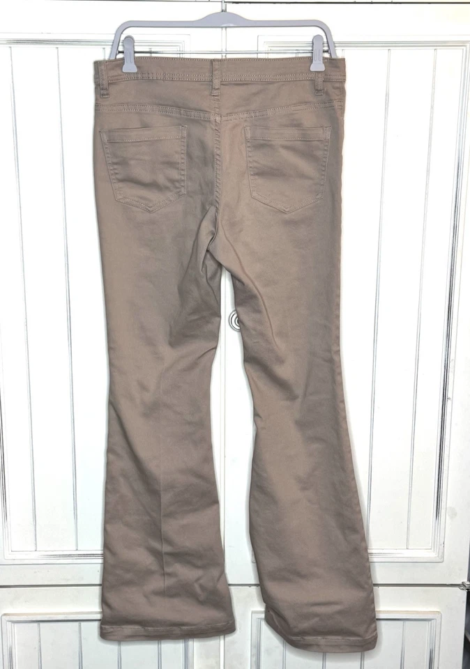 Women’s Venus Khaki Tan Stretch Bell Bottoms Flared Pants Size 10 Y2K Vintage - Image 3 of 3