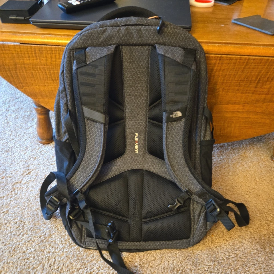 The North Face Recon Backpack Gray Diamond Print Rose Gold Zip - Image 4 of 4