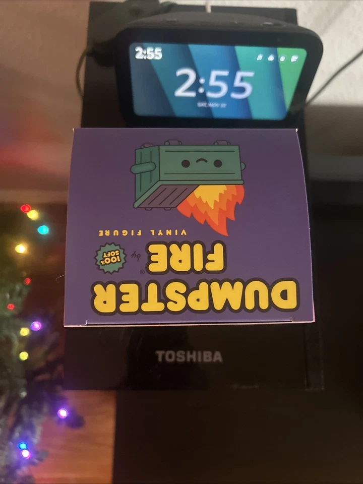 DUMPSTER Fire 100% 软乙烯雕像 — 第 3/3 张图片