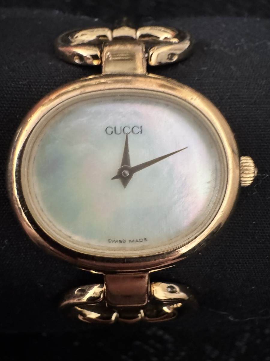 グッチ GUCCI 1600 シェル バングルウォッチ 腕時計 ゴールド 504 GUCCI 1600 Gold Quartz Watch White Shell Dial 25×20mm 16.5cm 6.5in