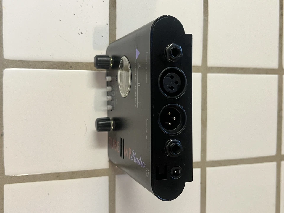 Preamplificador de micrófono de estudio ART Tube MP Foto 3 de 4