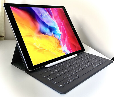 Apple iPad Pro 12.9in 128GB WiFi (Space Grey) + Pencil + Keyboard