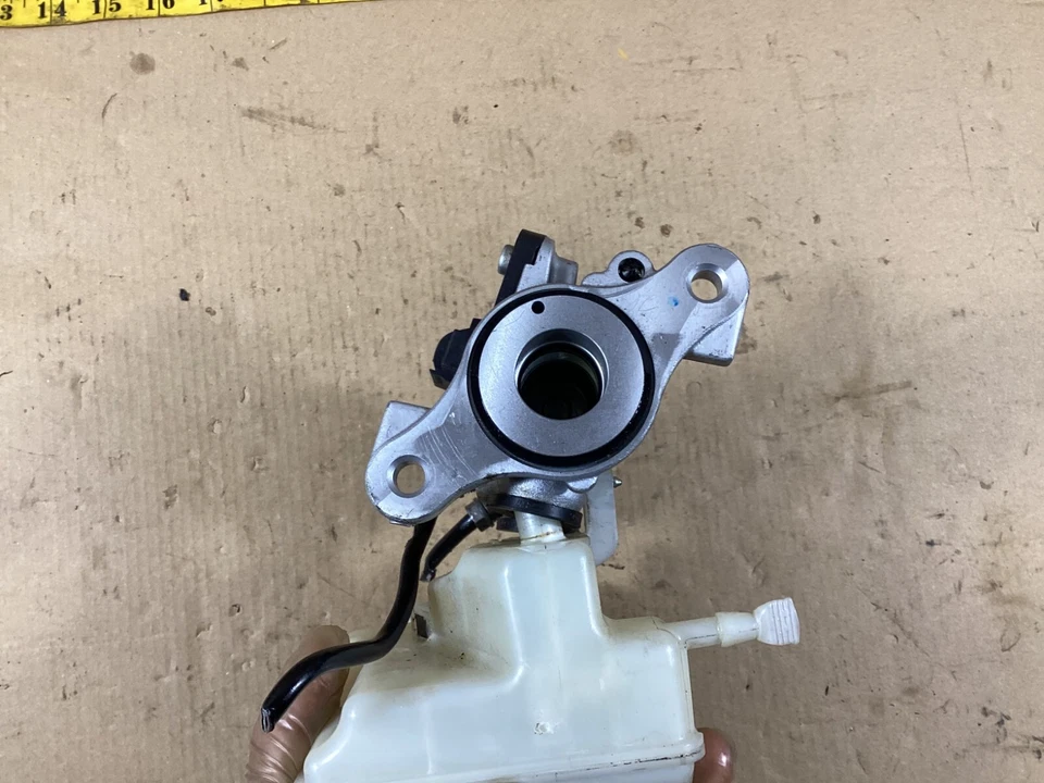 2015-2019 AUDI A3 S3 RS3 Brake Master Cylinder with Resevoir 5Q1611301 OEM . - Image 3 of 4