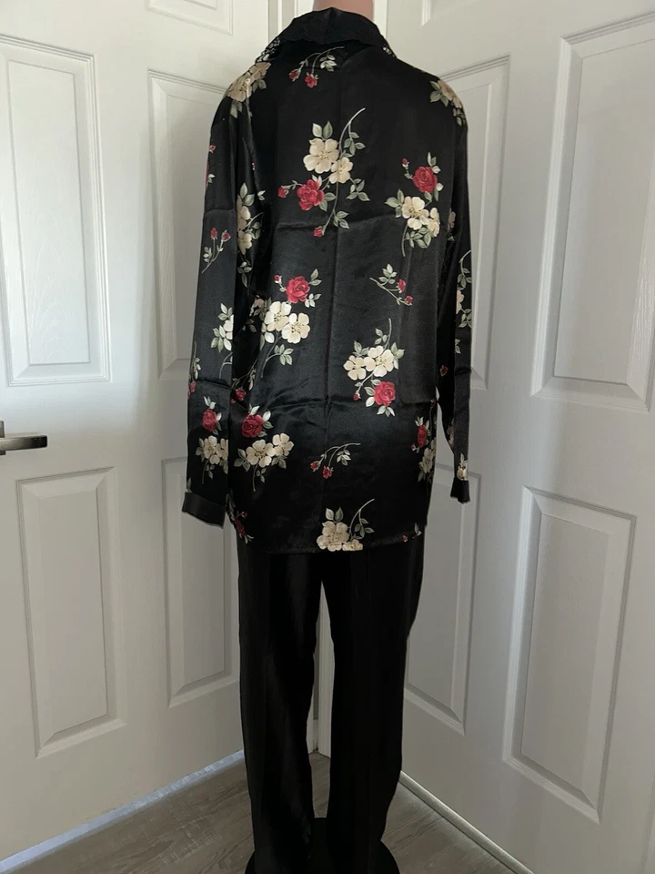 Conjunto de salón pijama negro satinado grande floral Adonna vintage de 3 piezas Foto 3 de 4