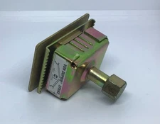 Von Duprin 385-A Vertical Rod Bottom Strike 971693-00 / 030385-00, NOS