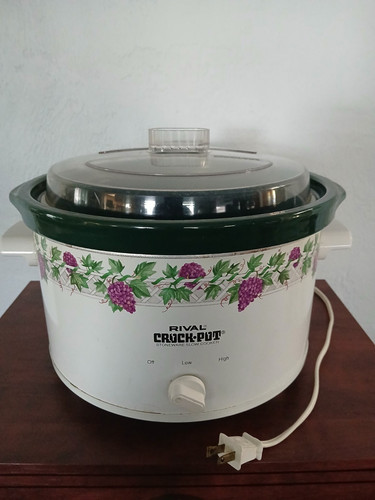 RIVAL CROCK POT 5 QT MODEL GRAPES GREEN STONEWARE w/ LID - Picture 1 of 3
