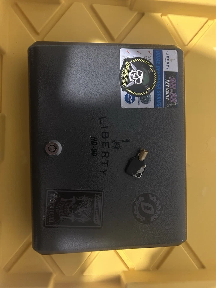 Pistola Liberty Safe 1 0,057 ft³ Bóveda de llaves de pistola HD-90 con bloqueo de llave de pies Foto 3 de 4