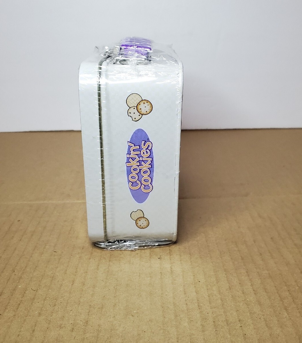Fundex 2003 Cookin' Cookies Card Game Tin Collectible Lunch