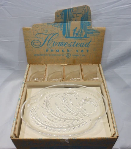 VINTAGE FEDERAL GLASS CO HOMESTEAD SNACK SET 4PC SET (PLATES AND CUPS)