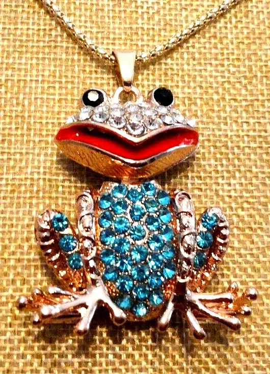 Betsey johnson frog necklace deals