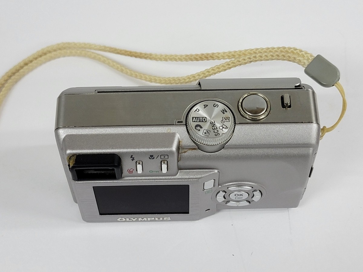 Olympus Camedia C-60 Zoom 6.1MP Digital Camera Silver