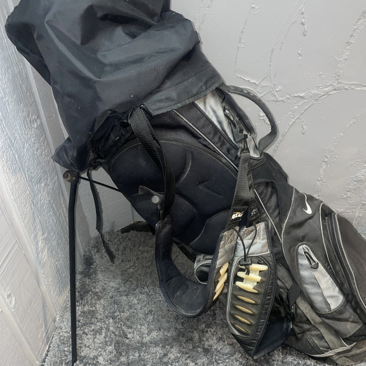 Nike golf bag Good Condition With Rain Good Ozzi Straps