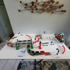 GEOTRAX Christmas In Toytown RC Train Set 2010 Toys R US Exclusive TESTED WORKS!