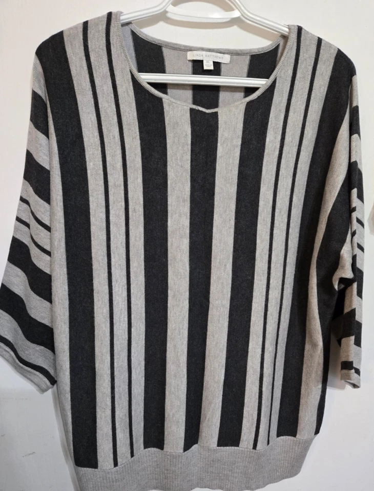 Женская блузка с коротким рукавом Linda Matthews размер XL серая и черная полоса A388 - Изображение 2 из 4
