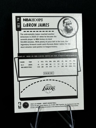Lebron James 2021-22 Panini Hoops Basketball LA LAKERS #136 LEBRON JAMES - Imagen 2 de 2