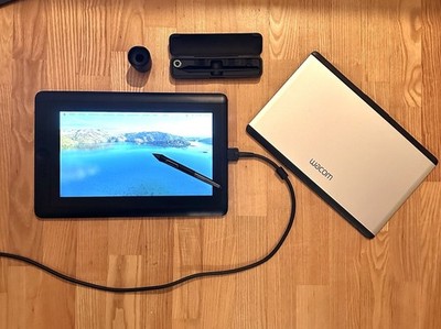 Wacom Cintiq 13HD (DTK-1301) Grafiktablett inkl. Pro Pen & Standfuß Mac & PC