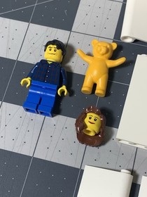 LEGO City: Toys R US Truck (7848) Parts and Pieces Minifigures Incomplete Set