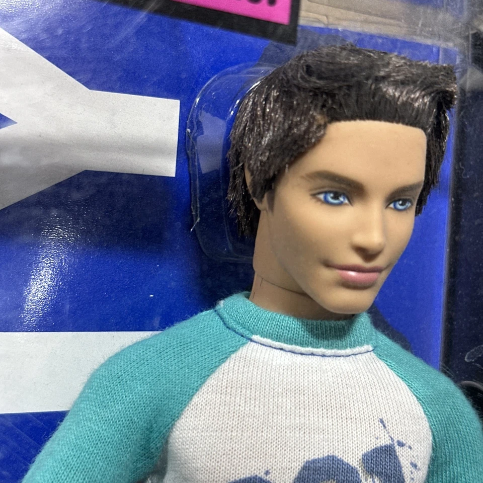 100 多个姿势的 Ken 时尚达人。 美泰版 2010 芭比娃娃 — 第 4/4 张图片